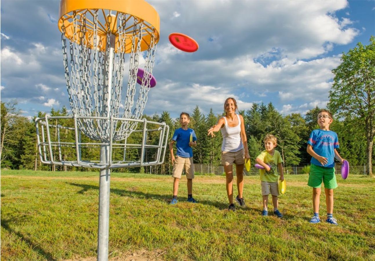Showing a family playing disc golf.